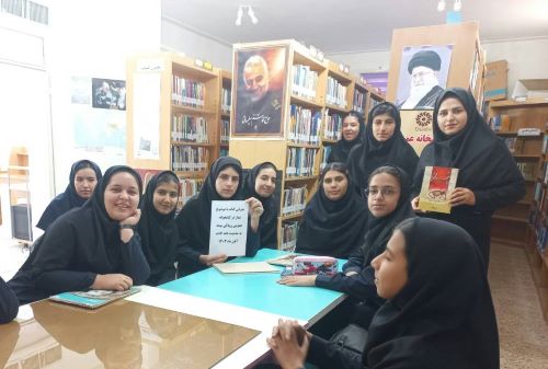 معرفی کتاب در محل کتابخانه با حضور اعضا کتابخانه